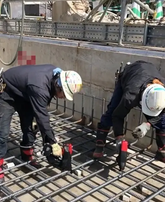 建築、土木両方で使えるようになり効率も上がって助かってます。RB-610TでD25の3本縛りも出来ました！