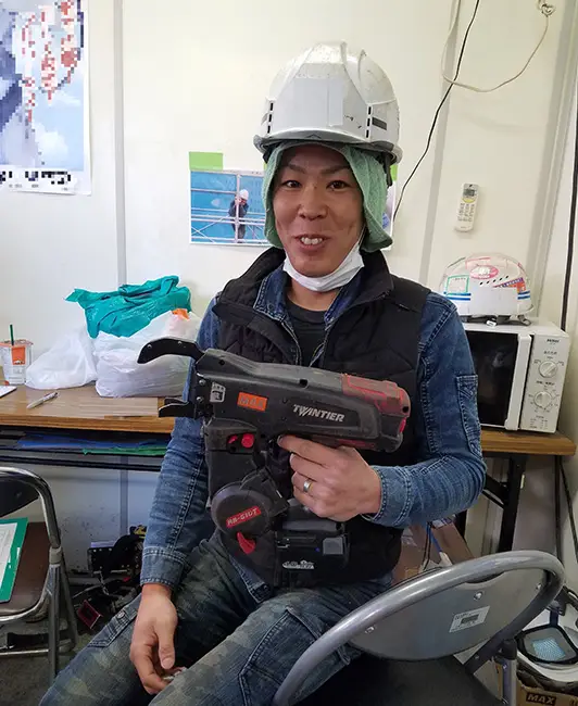 以前のツインタイヤだとD25㎜とD13㎜の結束がギリギリ だったのですがRBｰ610Tを使う事によって楽に結束ができるようになりました。