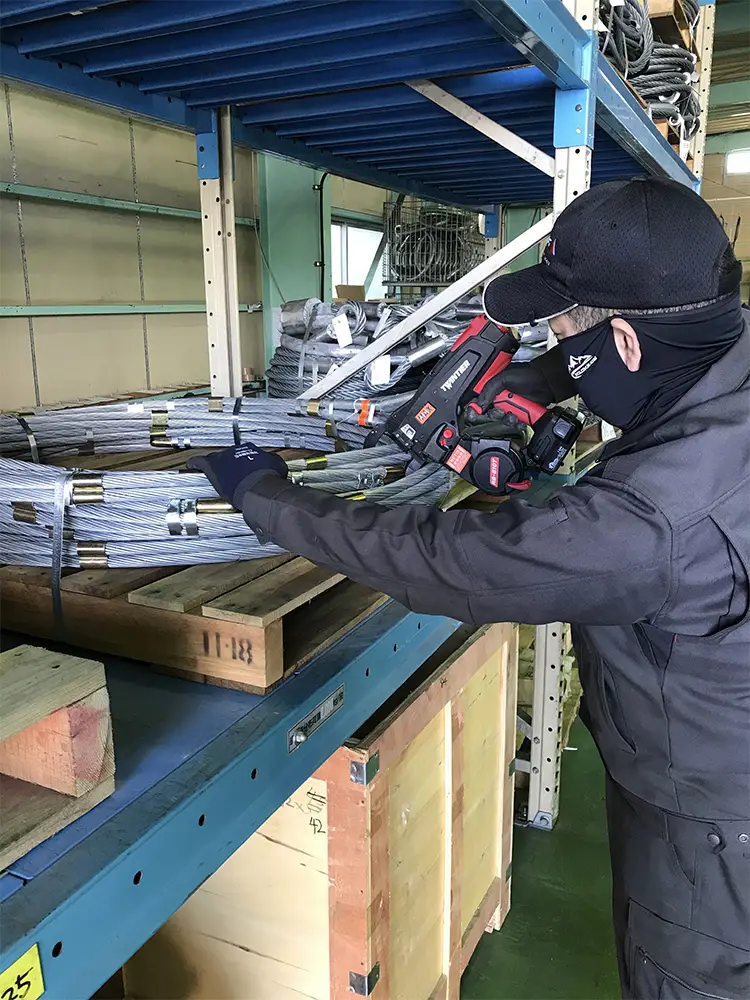 鉄バンドでの仮留め結束に比べ、作業効率が格段にあがりました。