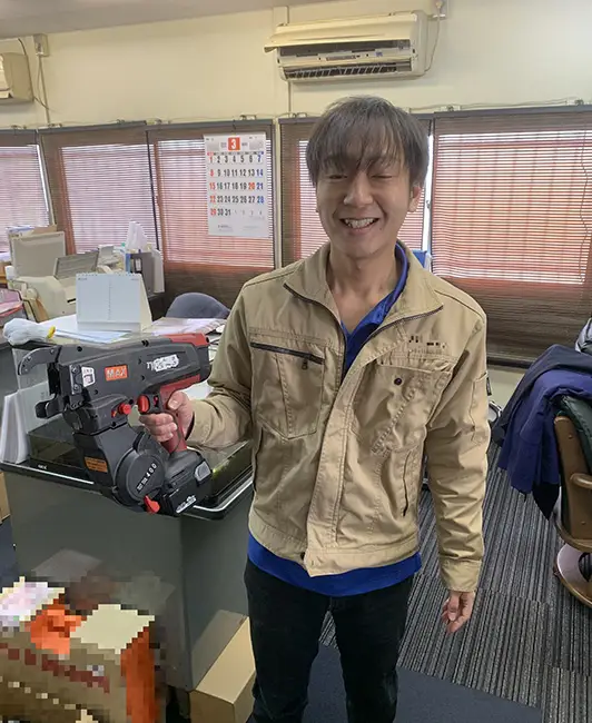害獣フェンスの取り付けで6万箇所を1台で3日で出来る事ができ助かりました！結束スピードがとても速く、本体のデザインがとてもかっこいいです！