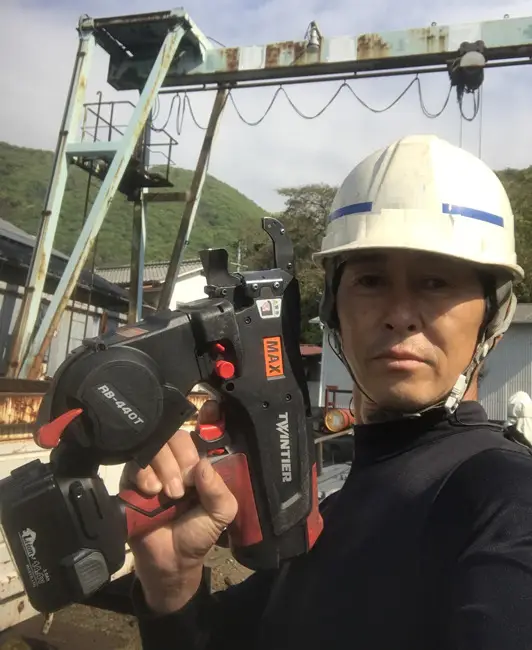 以前の物より結束のスピードが早く13ミリ4本の結束にも余裕があって使いやすいです。結束力も格段に向上しています。