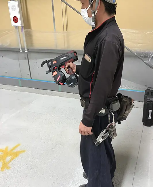 ★前の機種に比べ結束力が強くなったところがいいです。ただ手結束と比べると鉄筋がずれることもあるのでもう少し強くなって欲しいと思います。 今後の軽量化に期待しています。（出来ればインパクトの大きさくらいで腰に下げられる）