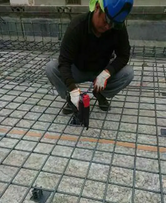結束スピードが上がり作業効率がとてもよくなりました。 結束力も上がり鉄筋の乱れなども気にならなくなり非常に重宝できます。 玉もちも良くなり経済面も負担が軽くなりました。
