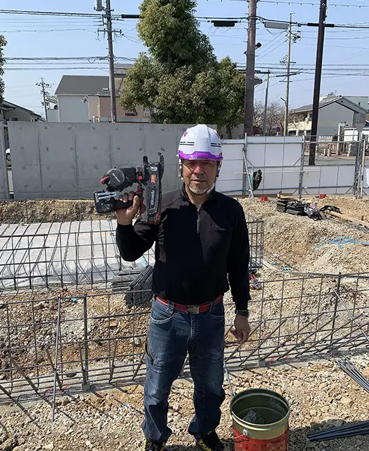 トラブルも少なく充電も長くもつため結束が苦にならない。