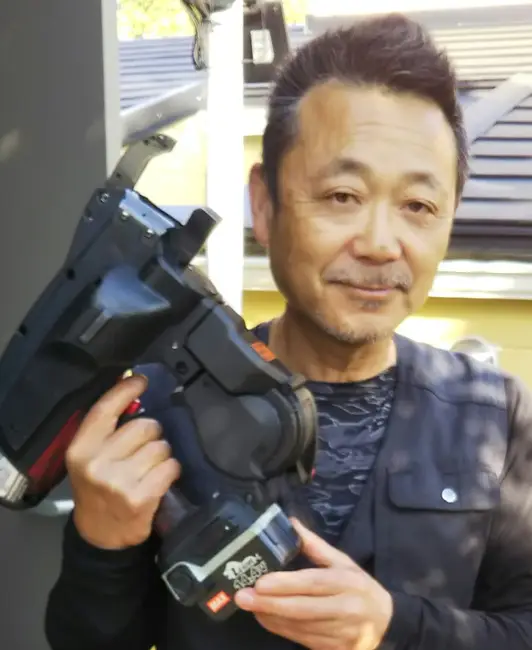 機械のバランスが良く持った感じが軽いく、操作性が優れている。またタイワイヤ1巻で結束箇所がふえた。今後は軽量化、スピードアップに努めてください